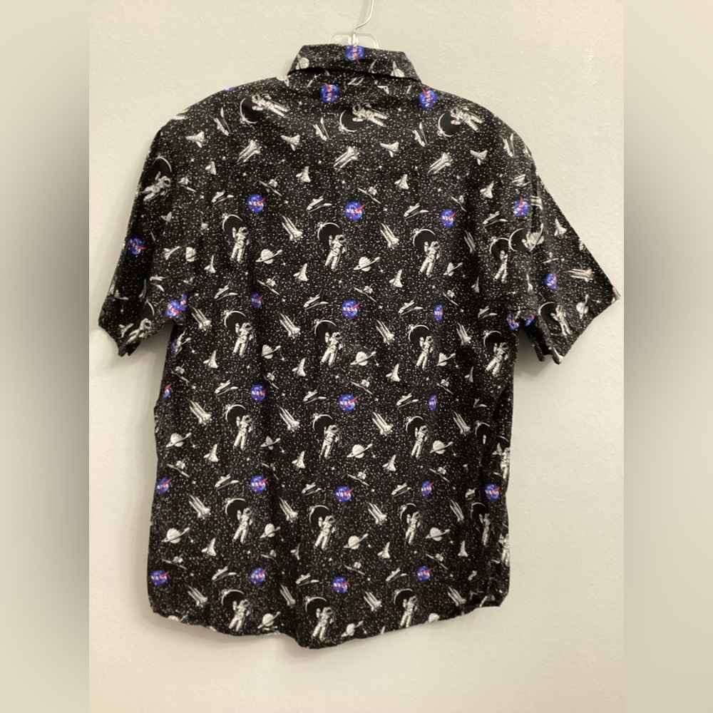 NASA button down - Picture 5 of 6